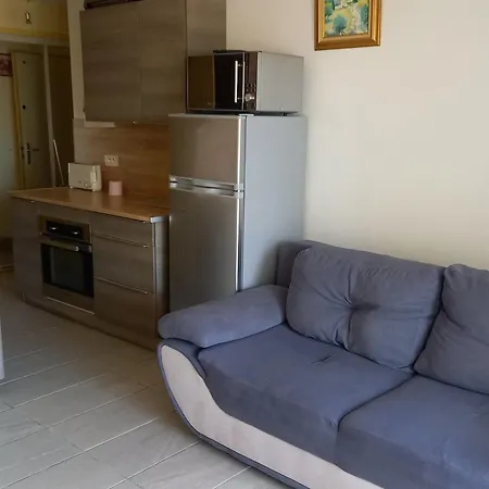 T2 En Front De Avec Terrasse Et Parking, - Fr-1-472-121 Apartment