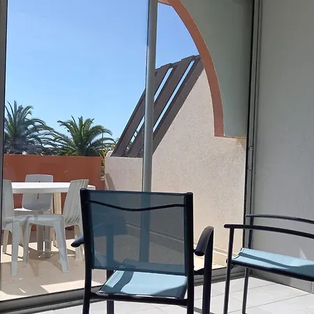 T2 En Front De Avec Terrasse Et Parking, - Fr-1-472-121