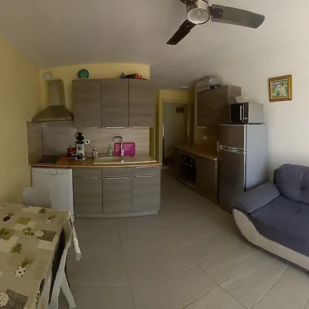 T2 En Front De Avec Terrasse Et Parking, - Fr-1-472-121 * Sète