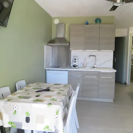 T2 En Front De Avec Terrasse Et Parking, - Fr-1-472-121 Sète