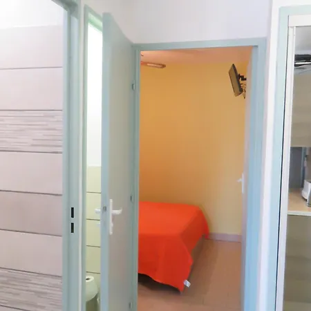Appartamento T2 En Front De Avec Terrasse Et Parking, - Fr-1-472-121